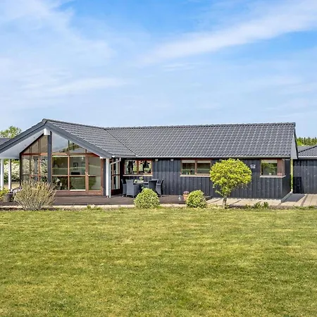 3 Bedroom Stunning In Ejstrupholm Semesterbostad *