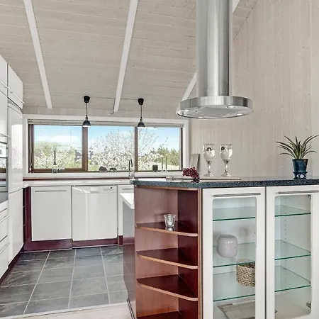3 Bedroom Stunning In Ejstrupholm Semesterbostad