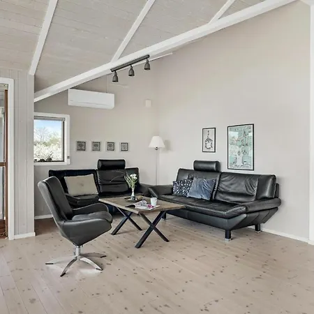 3 Bedroom Stunning In Ejstrupholm *